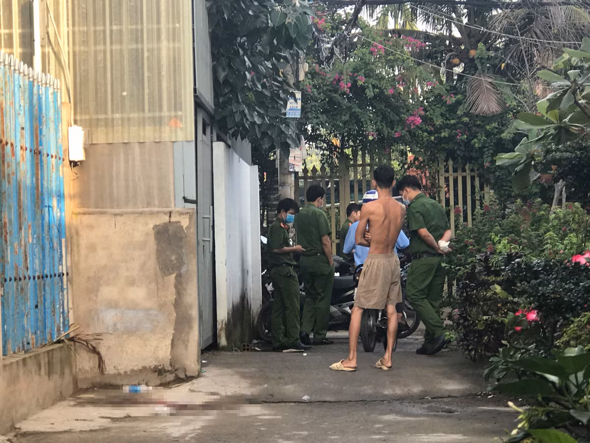 Ai ban vao dau nguoi dan ong, thi the bo o via he Sai Gon?-Hinh-2