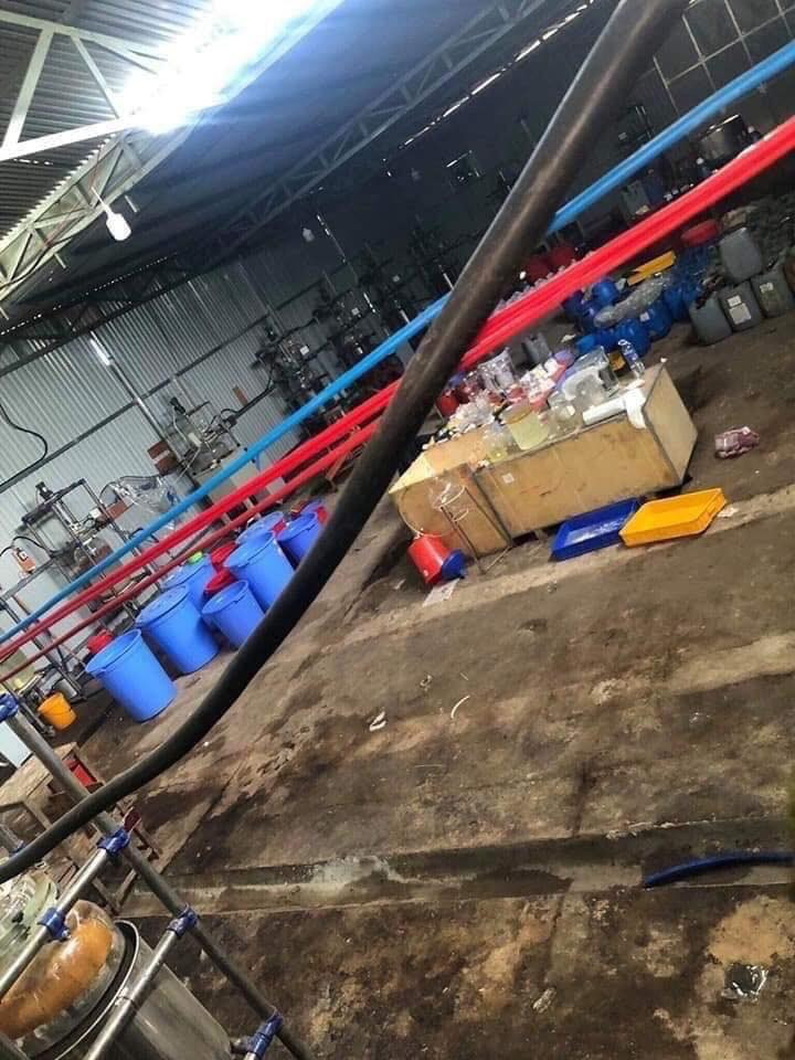 Cận cảnh 13 tấn tiền chất ma túy của nhóm người Trung Quốc vừa bị bắt giữ - Hình 2 Can canh 13 tan tien chat ma tuy cua nhom nguoi Trung Quoc vua bi bat giu-Hinh-2