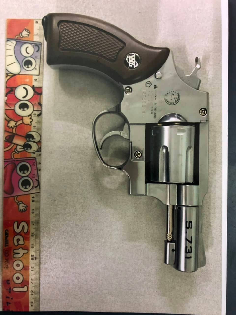 Thanh niên cầm súng rulo cướp ngân hàng Bắc Á vì... cần tiền kinh doanh quần áo - Hình 2 Thanh nien cam sung rulo cuop ngan hang Bac A vi... can tien kinh doanh quan ao-Hinh-2