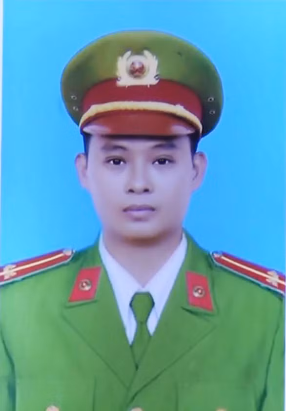 Trung uy Cong an o Long An tu vong khi truy duoi trom duoc thang ham truoc han