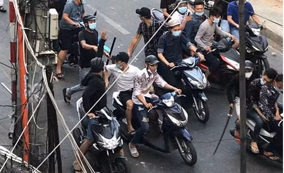 2 nhóm giang hồ hỗn chiến như phim giữa Sài Gòn 2 nhom giang ho hon chien nhu phim giua Sai Gon