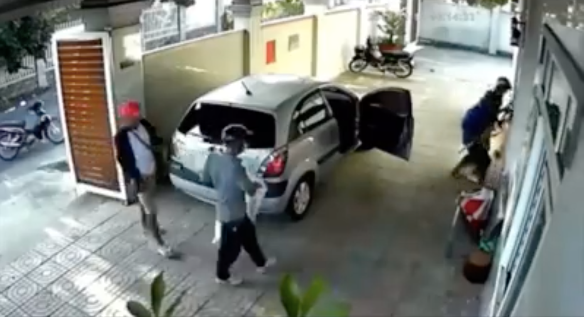 Giang hồ táo tợn truy sát chém người nứt sọ, đứt gân tay ở nhà nghỉ - Hình 2 Giang ho tao ton truy sat chem nguoi nut so, dut gan tay o nha nghi-Hinh-2