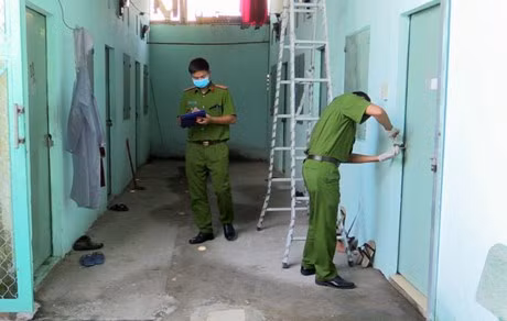 Vo bi chong bop co den chet vi nghe dien thoai nguoi la