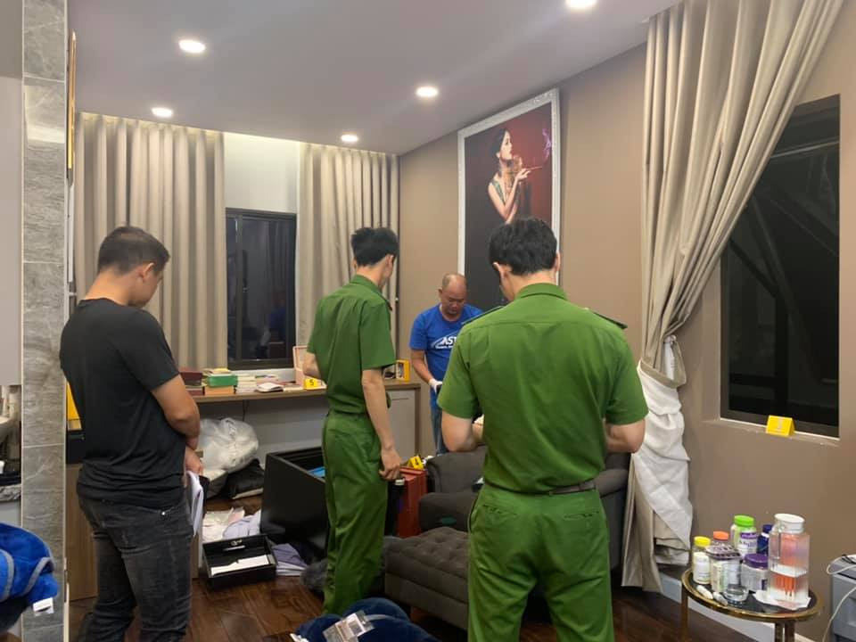 Clip 20 phút phá két nhà ca sĩ Nhật Kim Anh trộm 5 tỷ đồng - Hình 2 Clip 20 phut pha ket nha ca si Nhat Kim Anh trom 5 ty dong-Hinh-2