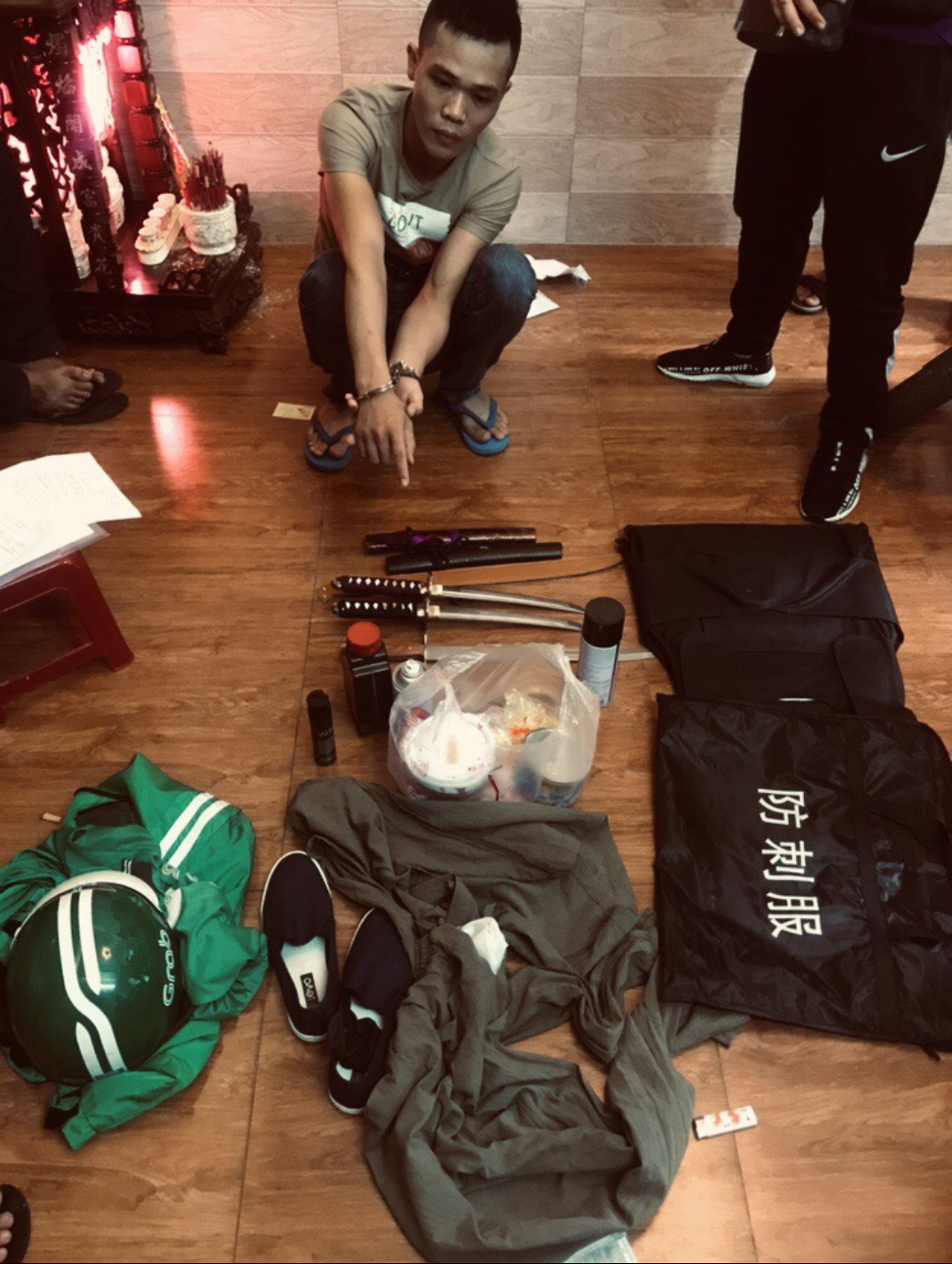 Vụ phở Hòa bị khủng bố: Ngoài tạt sơn và mắm tôm, còn cho gián vào - Hình 3 Vu pho Hoa bi khung bo: Ngoai tat son va mam tom, con cho gian vao-Hinh-3