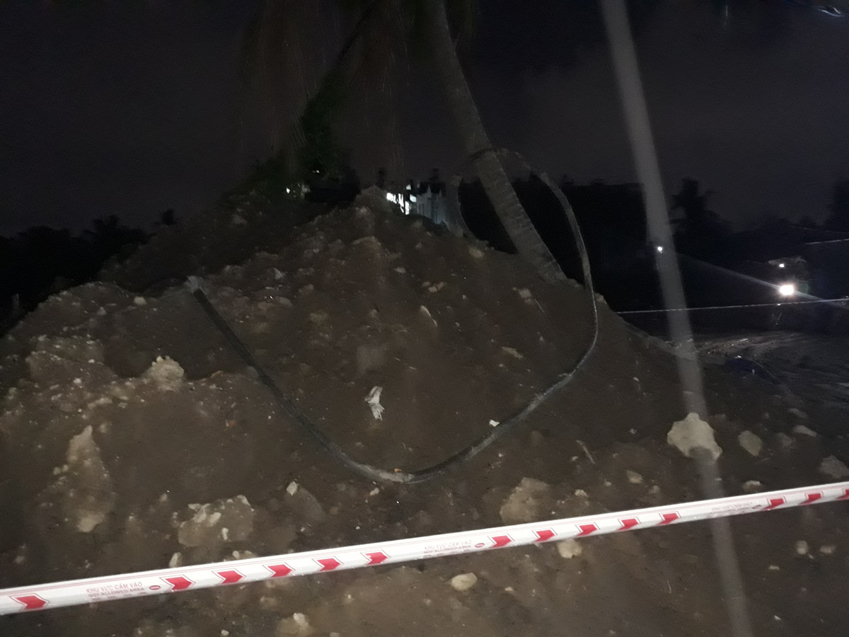 2 cháu bé bị điện giật tử vong khi vui chơi gần công trình xây dựng tại Sài Gòn - Hình 2 2 chau be bi dien giat tu vong khi vui choi gan cong trinh xay dung tai Sai Gon-Hinh-2