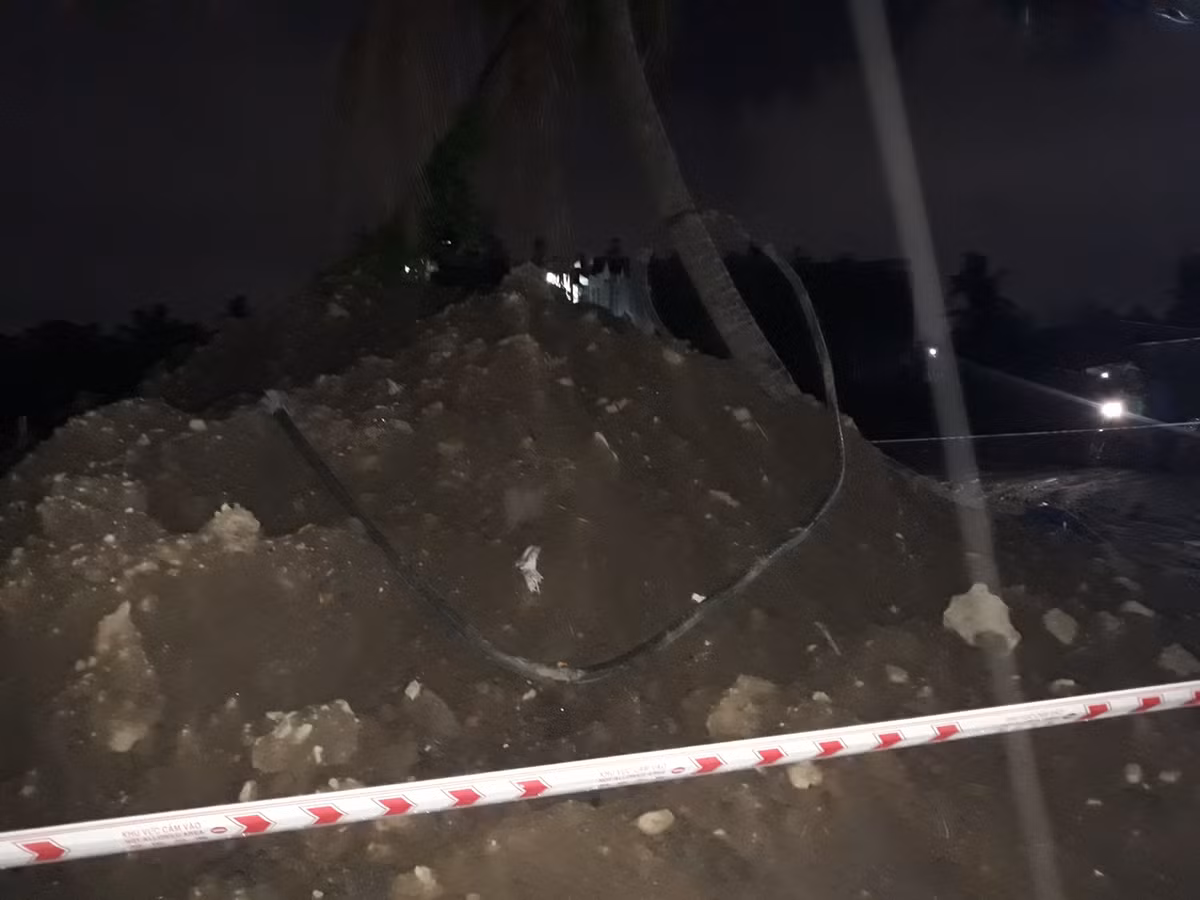 2 chau be bi dien giat tu vong khi vui choi gan cong trinh xay dung tai Sai Gon-Hinh-2