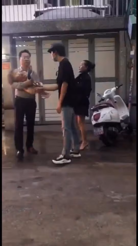 Tham phan bi to “bat coc” 3 chau nho: Cong an vao cuoc-Hinh-2