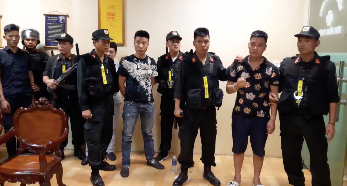 Hành tung của nhóm giang hồ ở Đồng Nai bị 100 cảnh sát bao vây bắt giữ Hanh tung cua nhom giang ho o Dong Nai bi 100 canh sat bao vay bat giu