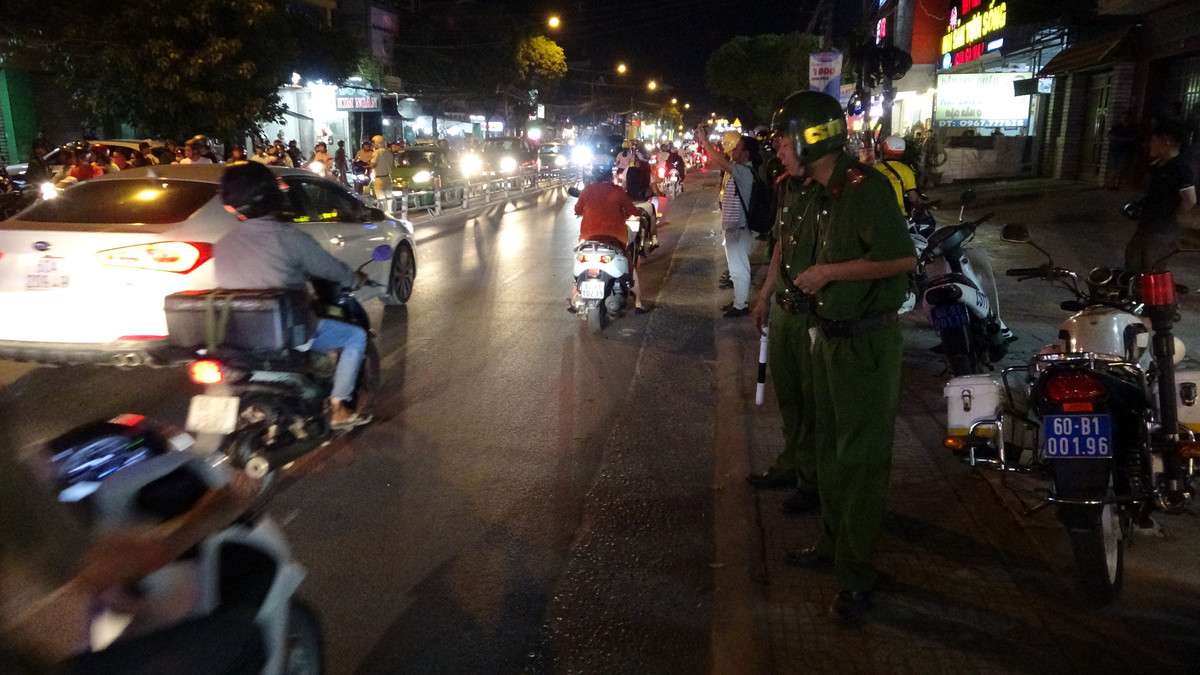 Hành tung của nhóm giang hồ ở Đồng Nai bị 100 cảnh sát bao vây bắt giữ - Hình 2 Hanh tung cua nhom giang ho o Dong Nai bi 100 canh sat bao vay bat giu-Hinh-2