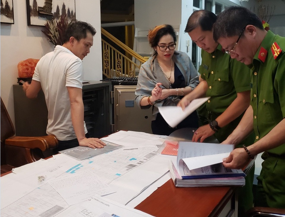 Nữ giám đốc Phạm Thị Tuyết Nhung Công ty Angel Lina vẽ các “dự án ma” nào? - Hình 2 Nu giam doc Pham Thi Tuyet Nhung Cong ty Angel Lina ve cac “du an ma” nao?-Hinh-2