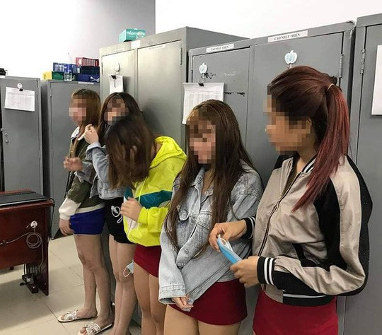 Có 6 nữ nhân viên làm việc tại đây theo hình thức ăn tiền bo của khách và ăn chia với chủ cơ sở theo tỉ lệ 5-95% (nhân viên 95%, chủ cơ sở 5%). Tiền vé massage cho khách là 500.000 đồng/ người, chủ cơ sở hưởng trọn.