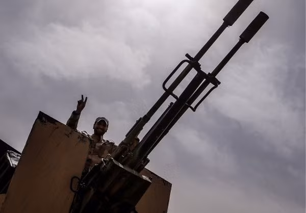 Ngoài ra, Quân đội Syria còn có một số phương tiện cơ giới chiến đấu tự chế. Ví dụ như bệ pháo 23mm 2 nòng lắp lên xe bán tải.