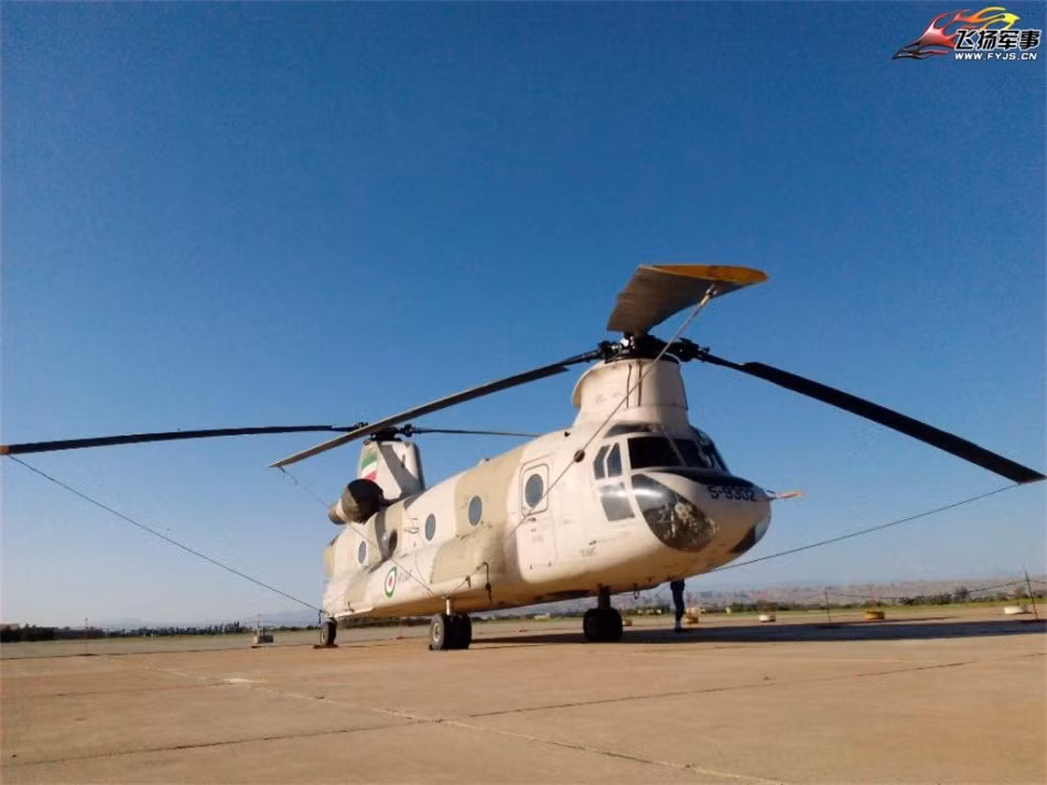 Trực thăng vận tải đa năng CH-47 cũng do Mỹ sản xuất.