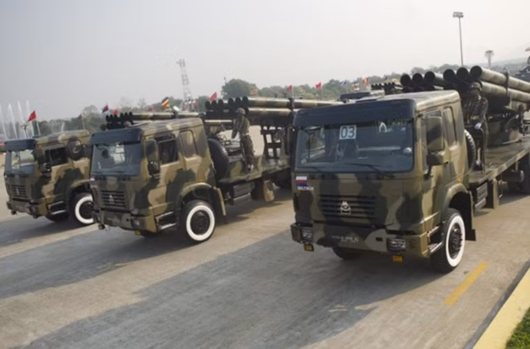 Pháo phản lực phóng loạt cỡ nòng lớn.