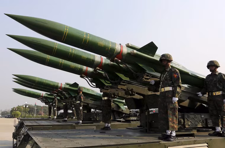 Kvadrat-M không sử dụng đạn tên lửa 3M-9 trên 2K12 Kub (SA-6) mà sử dụng đạn tên lửa của tổ hợp Buk-M1 và Buk-M1-2.