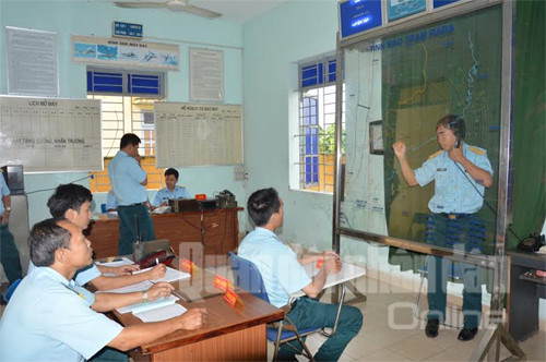 Bảo đảm thông tin radar cho ban bay.