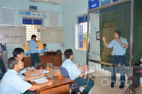 Bảo đảm thông tin radar cho ban bay.