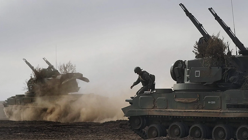 Trong những ngày gần đây, Quân đội Nga cũng đã gia tăng các cuộc tấn công vào lực lượng Ukraine đang chiếm giữ một dải đất nhỏ ở phía tây Kursk. Chính quyền Ukraine cũng gợi ý rằng việc kiểm soát lãnh thổ Nga có thể được sử dụng như một con bài thương lượng trong bất kỳ cuộc đàm phán hòa bình nào. Ảnh: TASS.