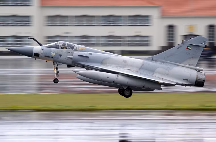 Mirage 2000 là tiêm kích thế hệ 4 đa năng, một động cơ, cánh tam giác do Tập đoàn Dassault Aviation của Pháp phát triển. Đây được xem là một trong những chiến đấu cơ thành công nhất của nước Pháp.