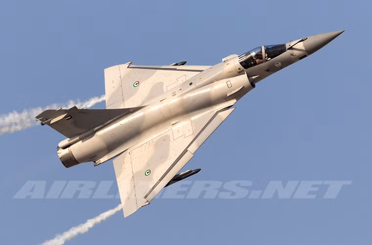 Các quan chức cho biết, chiếc chiến đấu cơ UAE rơi xuống một ngọn núi gần Aden, khi đó các máy bay chiến đấu của liên minh được triển khai sau vụ đụng độ giữa quân chính phủ Yemen và phiến quân. Phía UAE bác bỏ thông tin cho rằng phiến quân bắn hạ chiếc máy bay này. Mà vụ việc đáng tiếc xảy ra do sự cố kĩ thuật.