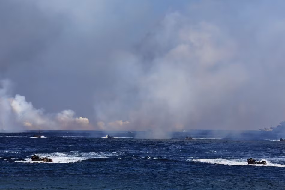 Khói mù mịt trên một vùng biển rộng lớn. Nguồn ảnh: Sina