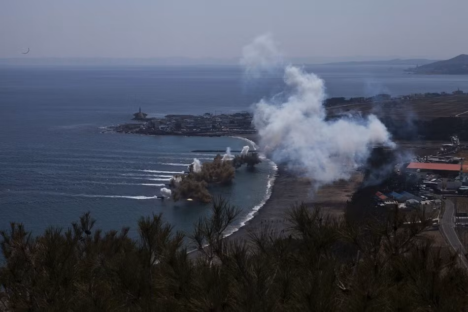 Ngoài binh sĩ đông đảo, còn có 55 máy bay của lực lượng thủy quân lục chiến Mỹ cùng 30 tàu chiến của Mỹ và Hàn Quốc tham gia tập trận đổ bộ này. Nguồn ảnh: Sina
