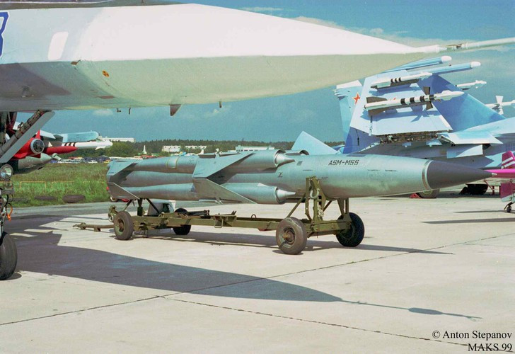 Được biết tên lửa P-270 Moskit do cục thiết kế MKB Raduga phát triển từ những năm 1970, đưa vào phục vụ năm 1984 nhằm chống lại các hạm đội hùng mạnh của Mỹ và NATO.