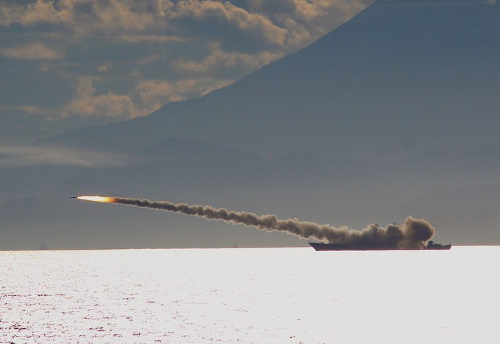 P-270 Moskit là theo định danh của Tổng cục pháo binh Nga, còn NATO gọi là SS-N-22 Suburn. Đây là hệ thống tên lửa chống hạm siêu âm được phát triển cho nhiệm vụ săn chiến hạm mặt nước của khối NATO.