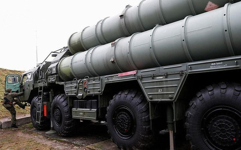 "Hệ thống S-400 rất tuyệt vời, nhưng hầu như không tiên tiến hơn so với tổ hợp HQ-22. Mạng lưới phòng không quốc gia Trung Quốc được xây dựng theo mô hình của Liên Xô và Nga. Vì vậy câu hỏi là tại sao Saudi Arabia đột nhiên từ bỏ S-400 để chọn HQ-22"?