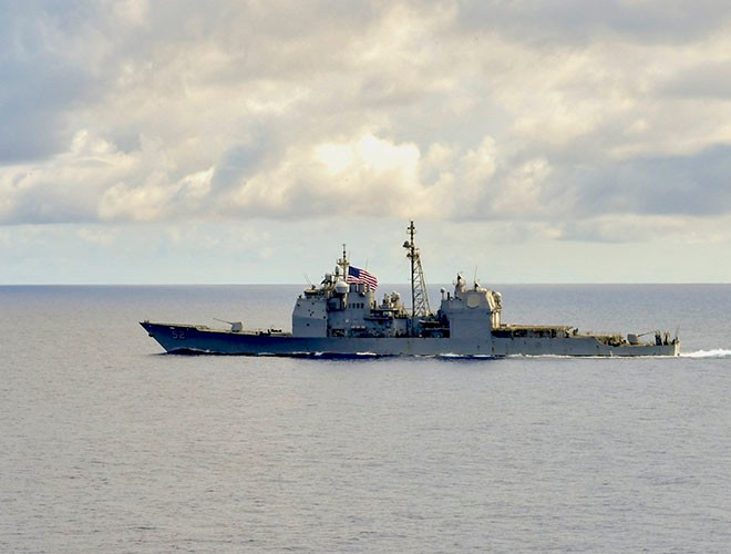 Ngày 29/4, một tàu chiến của Hải quân Mỹ đã thực hiện “hoạt động tự do hàng hải” nhằm thách thức các yêu sách phi lý của Trung Quốc ở Biển Đông. Đây là lần thứ hai trong nhiều ngày gần đây, tàu chiến Mỹ đi qua các đảo nhân tạo Trung Quốc tạo dựng hoặc chiếm giữ bất hợp pháp ở khu vực này.