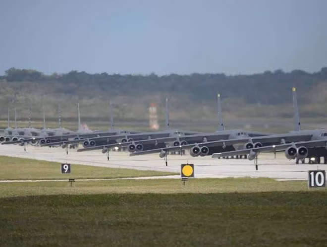 Ông Timothy Heath đã chỉ ra rằng, động thái này tương tự như việc hồi đầu tháng 4-2020, không quân Mỹ đã rút toàn bộ đội máy bay ném bom trên đảo Guam, thay vào đó là chọn điều các máy bay ném bom B-1, B-2 và B-52 tới khu vực này bất cứ khi nào Lầu Năm Góc thấy phù hợp.