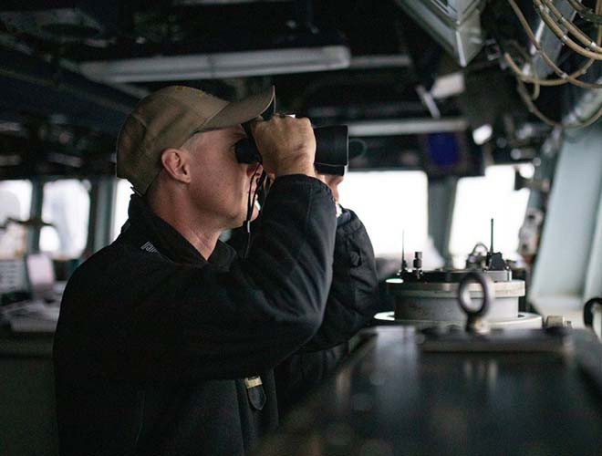 Trung Quốc cũng cho biết, họ đã triển khai lực lượng để cảnh báo tàu USS Barry ra khỏi vùng biển gần Hoàng Sa hôm thứ ba. Tuy nhiên, theo như nhà phân tích Carl Schuster, hải quân Mỹ tiếp tục chiến dịch này sau 1 ngày chứng tỏ không có việc như Trung Quốc tuyên bố.