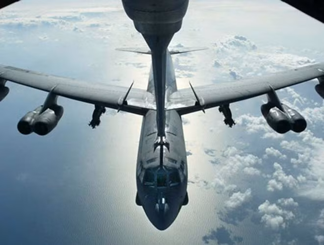 “Giống như các máy bay ném bom ở đảo Guam không còn hiện diện ở đó nữa, các lực lượng hải quân Hoa Kỳ ở Biển Đông có thể sẽ thực hiện các chiến dịch và hoạt động một cách tùy biến, dù vẫn là mô hình của quá khứ”, ông Heath nói.