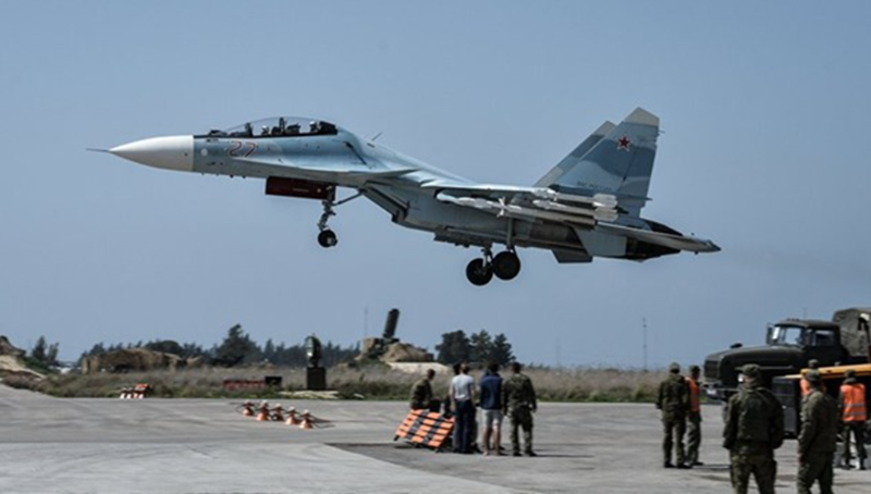 Được trang bị đường băng dài 3.000 mét, hầm chứa máy bay kiên cố và hệ thống phòng không S-400, Hmeimim cho phép Nga thực hiện hơn 100 phi vụ mỗi ngày trong các hoạt động cao điểm, như đã chứng minh trong chiến dịch chống lại lực lượng phiến quân năm 2015-2017. Ảnh: Sputnik