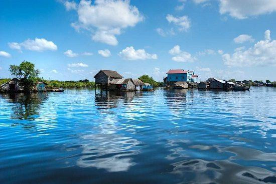 Tonlé Sap còn được gọi là Biển Hồ Campuchia, là hồ nước được hình thành bên dòng sông Mê Kông, đoạn chảy qua lãnh thổ Campuchia. Biển Hồ là nơi có nguồn thủy sản rất lớn của nước này, trong đó có nhiều cá hô sinh sống.