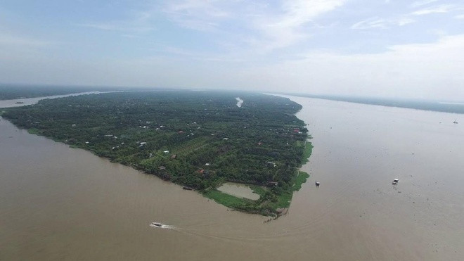 Theo Atlas địa lý Việt Nam, sông Tiền và sông Hậu chảy qua địa phận Đồng Tháp, Tiền Giang, Bến Tre, An Giang, Cần Thơ, Vĩnh Long, Trà Vinh, Hậu Giang, Sóc Trăng. Sông Cửu Long không chảy qua tỉnh Long An.