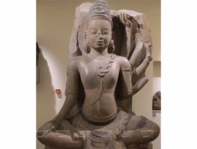 Văn hóa Chăm thể hiện trên những bức tượng trưng bày tại Bảo tàng.