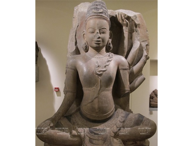 Văn hóa Chăm thể hiện trên những bức tượng trưng bày tại Bảo tàng.