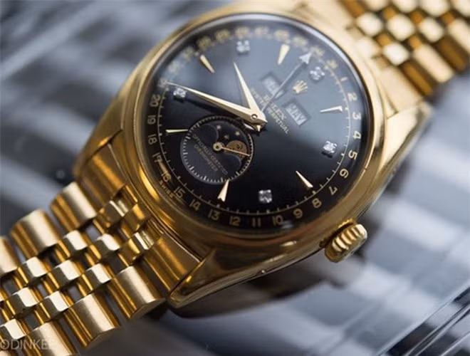 Trong số đó có những bảo vật bằng vàng bạc, ngọc ngà, châu báu rất quý hiếm. Chiếc đồng hồ Rolex reference 6062 mang tên "Bảo Đại" đã chính thức trở thành chiếc Rolex đắt nhất trong lịch sử khi được đấu giá thành công với giá hơn 5 triệu USD vào 5-2017.