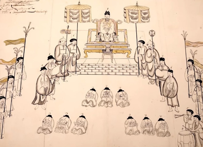 Lê Thần Tông (1607-1662) là vị vua có lịch sử làm vua vô cùng độc đáo, khi lên ngôi những 2 lần. Lần đầu tiên ông lên ngôi khi 12 tuổi (1619). Sau 25 năm ngồi ngai, ông nhường ngôi cho con là Lê Duy Hiệu, để làm Thái Thượng hoàng (1643). Lê Duy Hiệu (tức Lê Chân Tông) làm vua 6 năm thì mất. Chúa Trịnh lại đưa ông trở lại làm vua, khi đó ông 43 tuổi. Ông ở ngôi thêm 13 năm đến năm 1662 thì mất. Lê Thần Tông cũng là vị vua đặc biệt khi ông có tới 4/6 vợ là người ngoại quốc. Bà đầu tiên là Trịnh Thị Ngọc Trúc, bà 2 là người Thái Lan, bà 3 người Mường, bà 4 là người Hán (Trung Quốc), bà 5 người Lào, bà 6 người Hà Lan. Lê Thần Tông cũng là người có nhiều con nhất làm vua gồm: Lê Chân Tông, Lê Huyền Tông, Lê Gia Tông, Lê Hy Tông.