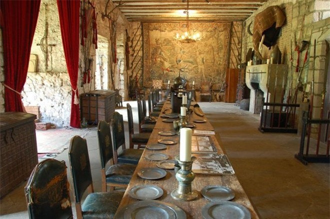 Một hồn ma nổi tiếng khác ở đây là Quý bà Mary Berkeley, vợ Lãnh chúa Grey of Wark. Chồng Mary Berkeley đã bỏ đi cùng em gái bà, để bà ở lại một mình chăm sóc con gái. Theo đồn đại, linh hồn bà vẫn lang thang qua các hành lang lâu đài, tìm kiếm người chồng đã bỏ rơi mình. Ảnh: Tricia Melior.