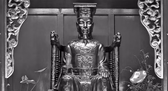 Theo sách "Đại Việt sử ký toàn thư", sau khi đỗ đầu trong kỳ thi Minh Kinh bác học và Nho học Tam trường năm 1076, Lê Văn Thịnh trở thành thầy học của thái tử Lý Càn Đức, tức vua Lý Nhân Tông sau này.