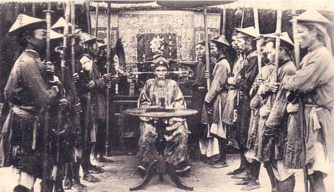 Theo "Lịch triều hiến chương loại chí", cơ quan chuyên trách pháp luật dưới thời phong kiến là Bộ Hình (Hình Bộ). Người đứng đầu cơ quan này là quan Thượng thư bộ Hình, phía dưới là các cơ quan chuyên môn khác.