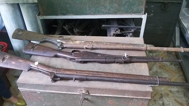 Súng trường Cao Thắng: Cao Thắng (1864-?) quê ở thôn Yên Đức, xã Tuần Lễ, tổng An Ấp, huyện Hương Sơn, nay thuộc xã Sơn Lễ, huyện Hương Sơn (Hà Tĩnh). Cùng Phan Đình Phùng, Cao Thắng là một trong hai thủ lĩnh của khởi nghĩa Hương Khê. Để đương đầu quân đội nhà nghề nước Pháp với vũ khí tối tân, hiện đại, sau một thời gian dài mày mò, tìm hiểu, Cao Thắng đã chế tạo ra loại súng trường dựa trên nguyên mẫu của những khẩu súng trường 1874 của quân Pháp. Sách "Phan Đình Phùng" của tác giả Đào Trinh Nhất, trích lời của đại úy Pháp Gosselin lúc bấy giờ: "Tôi có đem nhiều khẩu súng đó về bên Pháp, xem nó giống đủ mọi vẻ như súng của các xưởng binh khí nước ta (tức Pháp) chế tạo. Đến nỗi, tôi đưa cho các quan binh pháo thủ của ta xem, họ cũng không phân biệt được”.