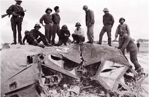 Theo sách “Những trận không chiến trên bầu trời Việt Nam”, ba phi công, anh hùng lực lượng vũ trang Mai Văn Cương, Nguyễn Hồng Nghị, Phạm Thanh Luân đều có 8 lần bắn rơi máy bay Mỹ.