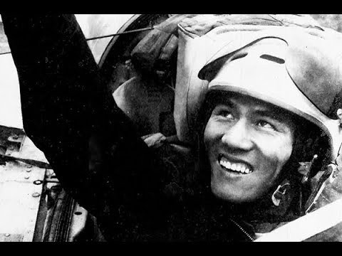 Theo sách “Những trận không chiến trên bầu trời Việt Nam”, trong kháng chiến chống Mỹ cứu nước, anh hùng Phạm Tuân từng bắn rơi máy bay B-52 của Mỹ trên bầu trời Hà Nội năm 1972. B-52 là loại máy bay ném bom hiện đại của Mỹ, được mệnh danh là “pháo đài bay”.