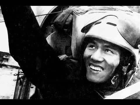 Theo sách “Những trận không chiến trên bầu trời Việt Nam”, trong kháng chiến chống Mỹ cứu nước, anh hùng Phạm Tuân từng bắn rơi máy bay B-52 của Mỹ trên bầu trời Hà Nội năm 1972. B-52 là loại máy bay ném bom hiện đại của Mỹ, được mệnh danh là “pháo đài bay”.