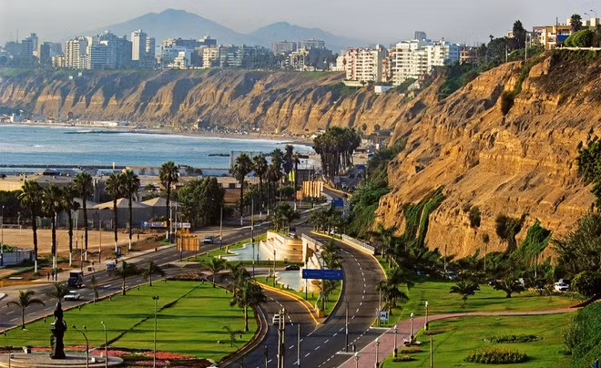 Cuối năm 1532, người Tây Ban Nha đánh bại và bắt giữ Hoàng đế Inca, sau đó thiết lập Phó vương Peru để quản lý các thuộc địa của họ ở Nam Mỹ. Từ đó, Peru trở thành thuộc địa của Tây Ban Nha cho đến khi tuyên bố độc lập vào thế kỷ XIX.