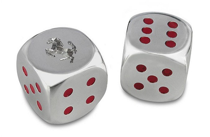  4. Xúc xắc: Ở thời Trung Cổ, nhiều nhà truyền giáo tin rằng xúc xắc là thứ do ma quỷ tạo ra. Thuyết giáo Dominica Gabriel de Barletta khẳng định rằng Thiên Chúa phát minh ra một trong số các chữ cái của bảng chữ cái, còn ma quỷ tạo ra xúc xắc và đó là biểu tượng của sự sa ngã.